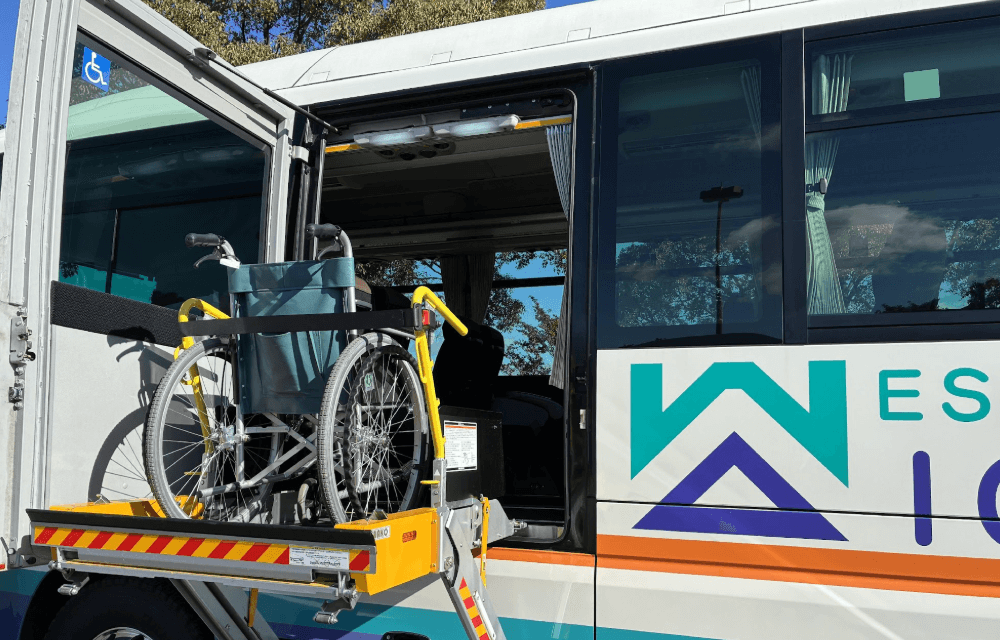 車椅子用リフト付き観光バスの貸切